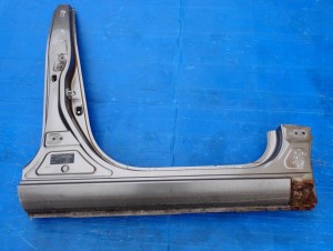 KIA SOUL I 09- PRÓG PRAWY SŁUPEK ŚRODKOWY IM