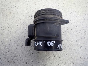 SUZUKI GRAND VITARA II 1.9d 05- PRZEPŁYWOMIERZ POWIETRZA