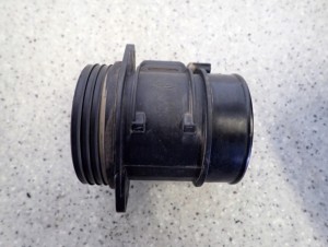 SUZUKI GRAND VITARA II 1.9d 05- PRZEPŁYWOMIERZ POWIETRZA 4/5 MINIATURA