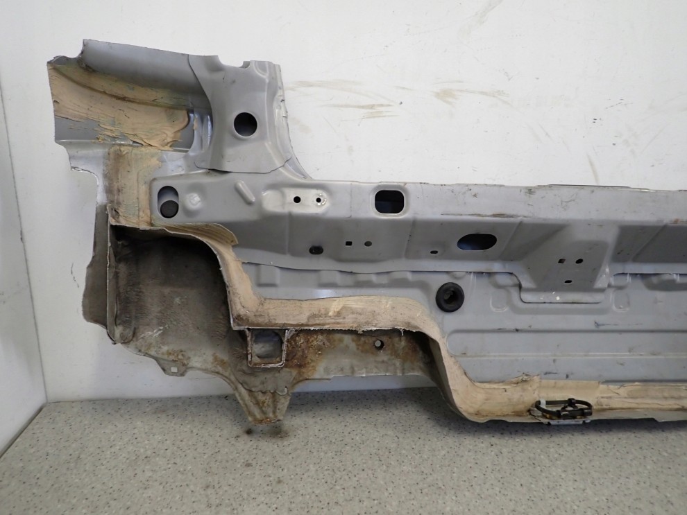 TOYOTA YARIS I 99-05 PAS TYLNY 199 5/6