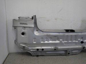 TOYOTA YARIS I 99-05 PAS TYLNY 199 2/6 MINIATURA