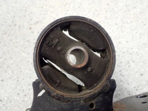 MITSUBISHI ASX 1.8 DID 10- BELKA WZDŁUŻNA SILNIKA 7/9 MINIATURA