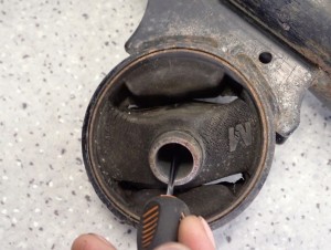 MITSUBISHI ASX 1.8 DID 10- BELKA WZDŁUŻNA SILNIKA 8/9 MINIATURA