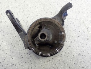 MITSUBISHI ASX 1.8 DID 10- PODUSZKA ZAWIESZENIA SILNIKA SKRZYNI BIEGÓW LEWA 4/4 MINIATURA