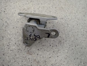 MITSUBISHI COLT 04- ZAWIAS DRZWI PRZEDNI LEWY DOLNY OGRANICZNIK 5/10 MINIATURA