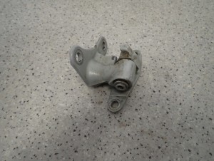 MITSUBISHI COLT 04- ZAWIAS DRZWI PRZEDNI LEWY DOLNY OGRANICZNIK 9/10 MINIATURA