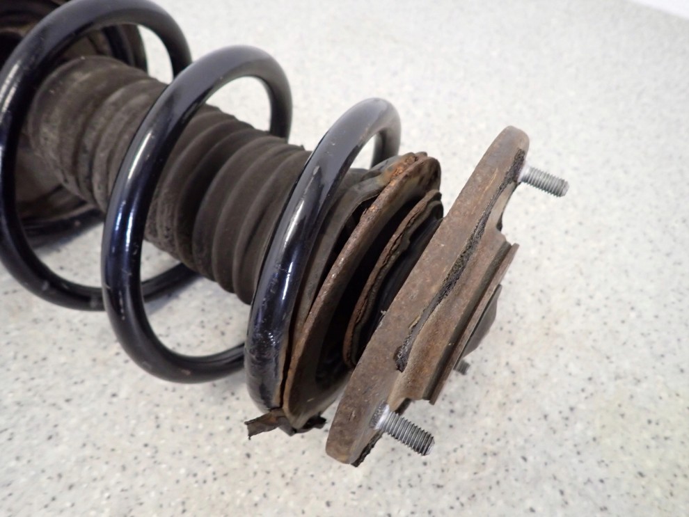 TOYOTA AVENSIS T25 2.0 DIESEL 03-08 AMORTYZATOR PRZEDNI LEWY 5/7