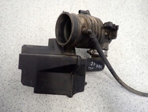 NISSAN ALMERA N16 1.5 BENZ 00-02 RURA POWIETRZA DOLOT