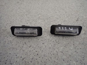 TOYOTA AVENSIS T22 4d 97-01 LAMPKA OŚWIETLENIA TABLICY REJESTRACYJNEJ