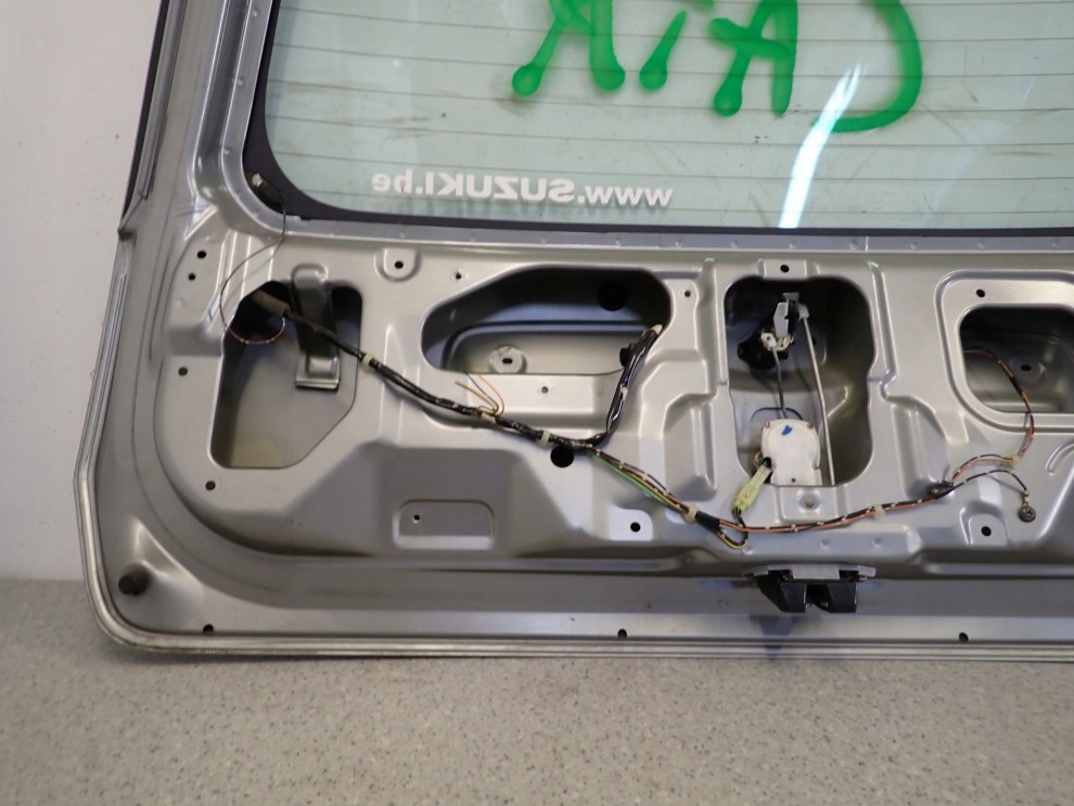 SUZUKI IGNIS II 04-07 KLAPA BAGAŻNIKA SZYBA TYLNA ZU1 11/12