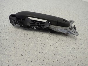 NISSAN NOTE E11 06-12 KLAMKA DRZWI PRZEDNIA LEWA 6/10 MINIATURA