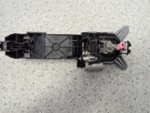 NISSAN NOTE E11 06-12 KLAMKA DRZWI PRZEDNIA LEWA 7/10 MINIATURA