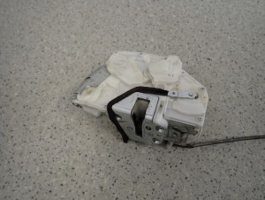 SUZUKI SWIFT HB 04-09 ZAMEK DRZWI PRZEDNI LEWY 8 PIN