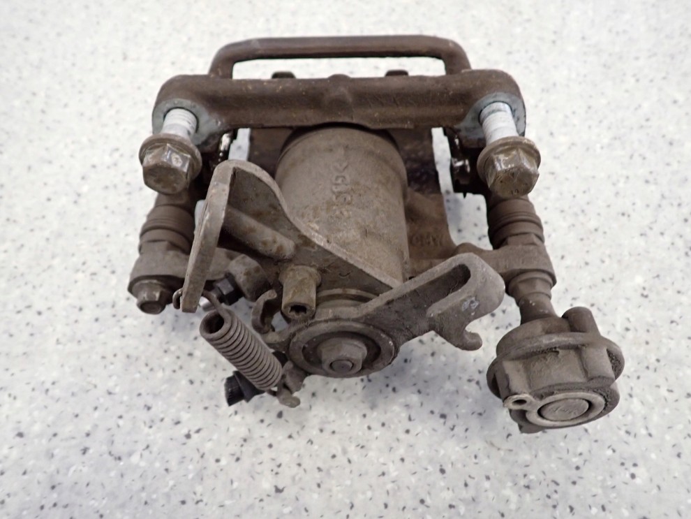 CHEVROLET ORLANDO 1.4i 10- ZACISK TYLNY LEWY 3/3