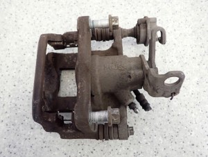 CHEVROLET ORLANDO 1.4i 10- ZACISK TYLNY LEWY 2/3 MINIATURA