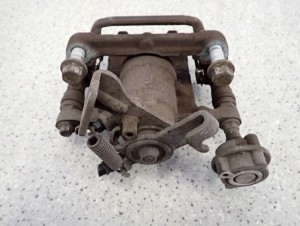 CHEVROLET ORLANDO 1.4i 10- ZACISK TYLNY LEWY 3/3 MINIATURA