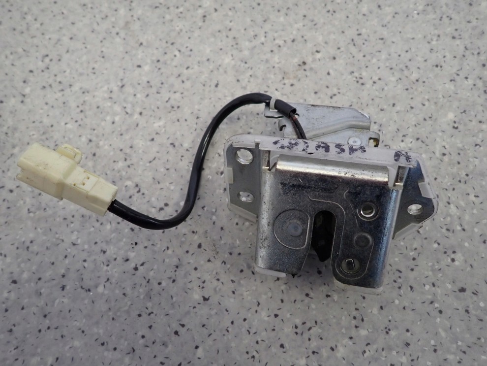 SUZUKI SPLASH 08-14 ZAMEK KLAPY BAGAŻNIKA 1/5