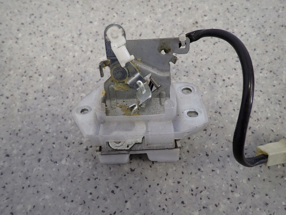 SUZUKI SPLASH 08-14 ZAMEK KLAPY BAGAŻNIKA 3/5