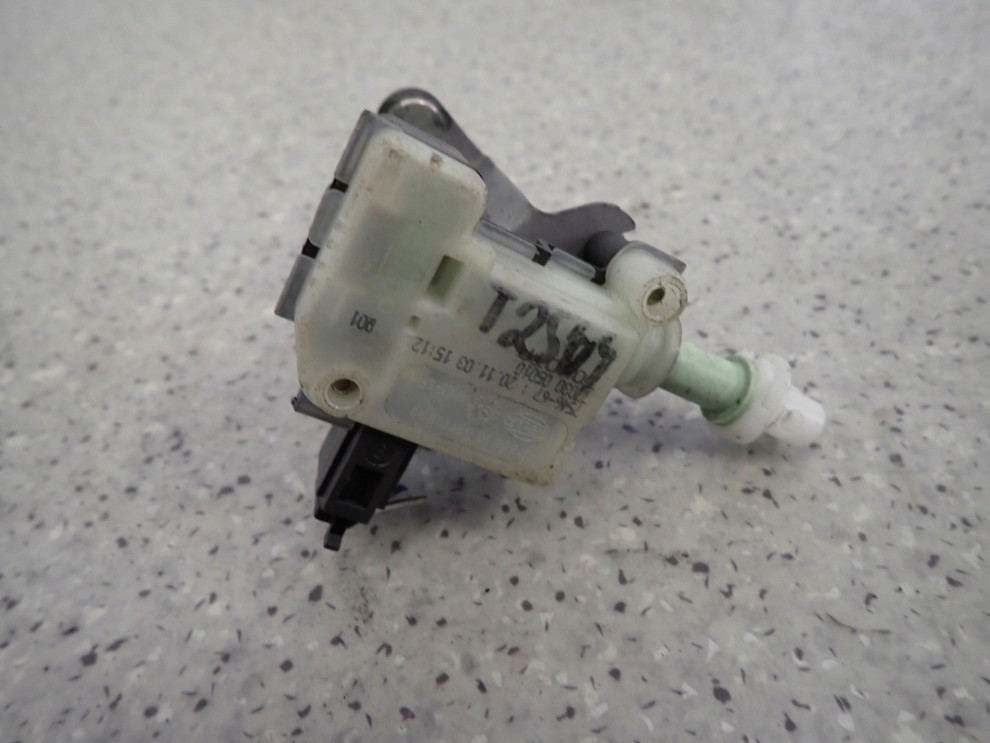 TOYOTA AVENSIS T25 02- SIŁOWNIK KLAPKI WLEWU PALIWA 1/3