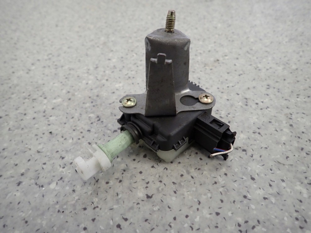 TOYOTA AVENSIS T25 02- SIŁOWNIK KLAPKI WLEWU PALIWA 3/3