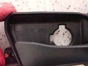 HYUNDAI i30 07-12 KLAMKA DRZWI PRZEDNIA PRAWA WEWNĘTRZNA 2/4 MINIATURA