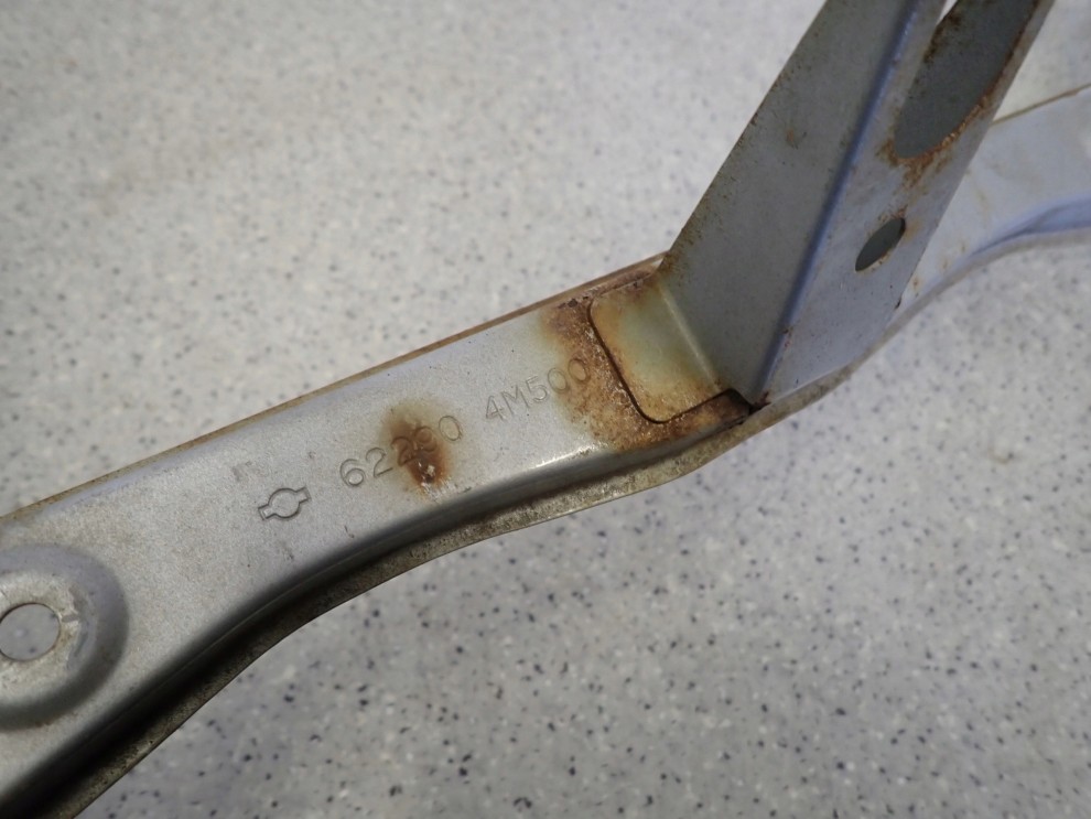 NISSAN ALMERA N16 00-03 BELKA GÓRNA ZDERZAKA PRZEDNIEGO 2/4