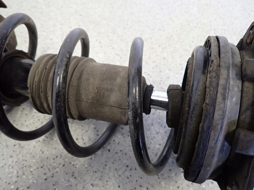 NISSAN MICRA K12 MCPHERSON AMORTYZATOR PRZEDNI LEWY 3/4