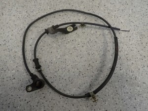 SUZUKI IGNIS 04-08 CZUJNIK ABSU TYLNY PRAWY 2WD