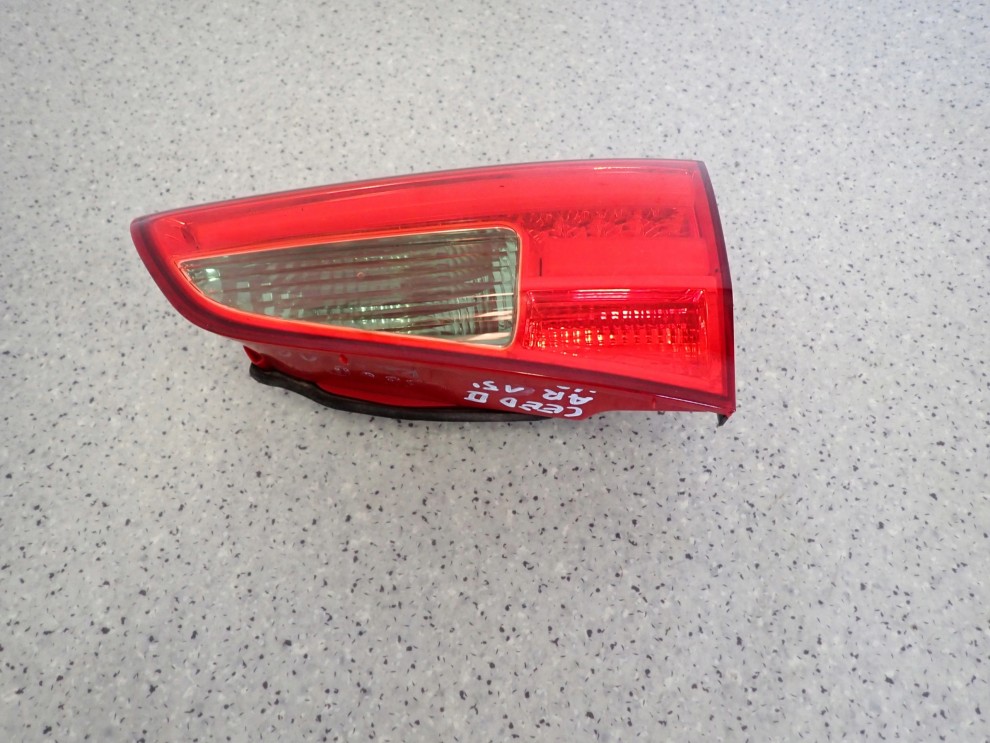 KIA CEED II KOMBI SW 12-17 LAMPA TYLNA PRAWA W KLAPĘ 2/5