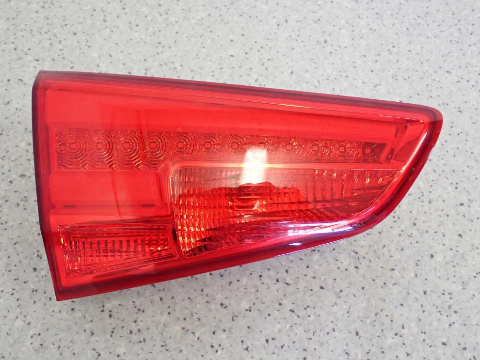 KIA CEED II KOMBI SW 12-17 LAMPA TYLNA LEWA W KLAPĘ 1/6