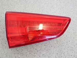 KIA CEED II KOMBI SW 12-17 LAMPA TYLNA LEWA W KLAPĘ