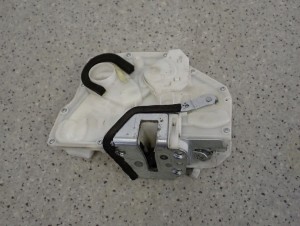 SUZUKI SX4 06- FIAT SEDICI ZAMEK DRZWI PRZEDNI LEWY 7 PINÓW