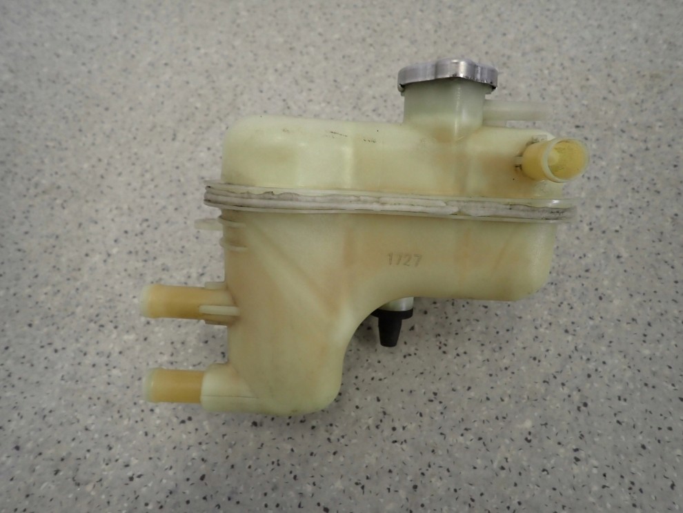 MITSUBISHI ASX 1.8 DID 10- ZBIORNICZEK WYRÓWNAWCZY 2/6