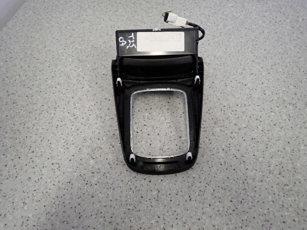 TOYOTA AVENSIS T25 06-08 POPIELNICZKA RAMKA KONSOLKA 6/9