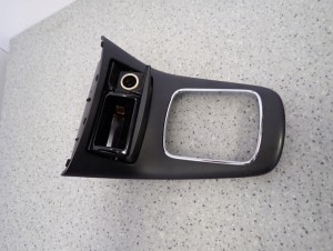 TOYOTA AVENSIS T25 06-08 POPIELNICZKA RAMKA KONSOLKA 1/9 MINIATURA