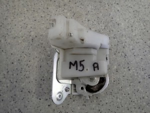 MAZDA5 MAZDA 5 06- ZAMEK DRZWI TYLNY PRAWY 3/5 MINIATURA