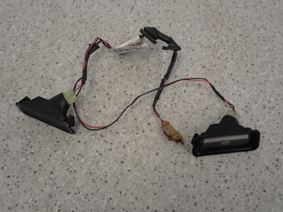 NISSAN ALMERA TINO 00- LAMPKI OŚWIETLENIA TABLICY REJESTRACYJNEJ 5/6