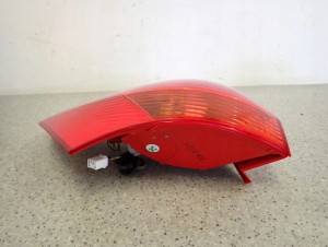 KIA VENGA 09- LAMPA TYLNA LEWA 7/9 MINIATURA
