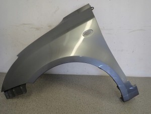 SUZUKI SWIFT MK6 05-09 BŁOTNIK PRZEDNI LEWY ZCD