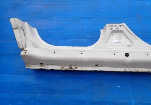 MITSUBISHI OUTLANDER II 06-12 PRÓG PRAWY W13 2/10 MINIATURA