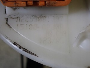 SUZUKI SWIFT 05-10 POMPA CZUJNIK PALIWA W ZBIORNIK 15100-62J00 4/4 MINIATURA