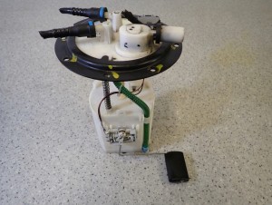 KIA VENGA 1.4 CRDI 09- CZUJNIK POZIOMU PALIWA 4/5 MINIATURA