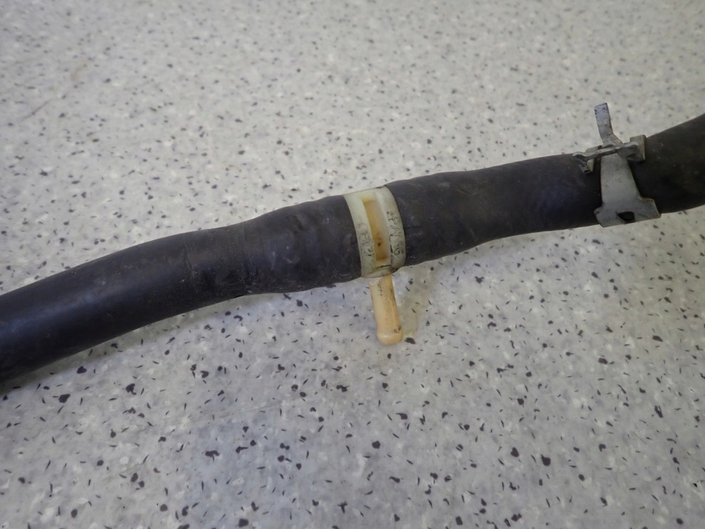 TOYOTA YARIS I 99-05 KRÓCIEC TRÓJNIK PRZEWÓD NAGRZEWNICY 3/3