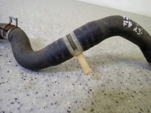 TOYOTA YARIS I 99-05 KRÓCIEC TRÓJNIK PRZEWÓD NAGRZEWNICY 2/4 MINIATURA