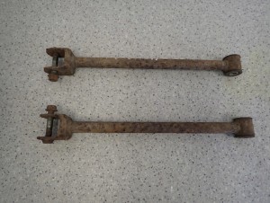 SUZUKI LIANA 2WD 02- WAHACZ TYLNY LEWY LUB PRAWY POPRZECZNY 1/5 MINIATURA