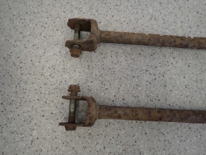 SUZUKI LIANA 2WD 02- WAHACZ TYLNY LEWY LUB PRAWY POPRZECZNY 2/5 MINIATURA