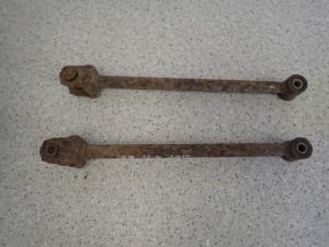 SUZUKI LIANA 2WD 02- WAHACZ TYLNY LEWY LUB PRAWY POPRZECZNY 4/5 MINIATURA