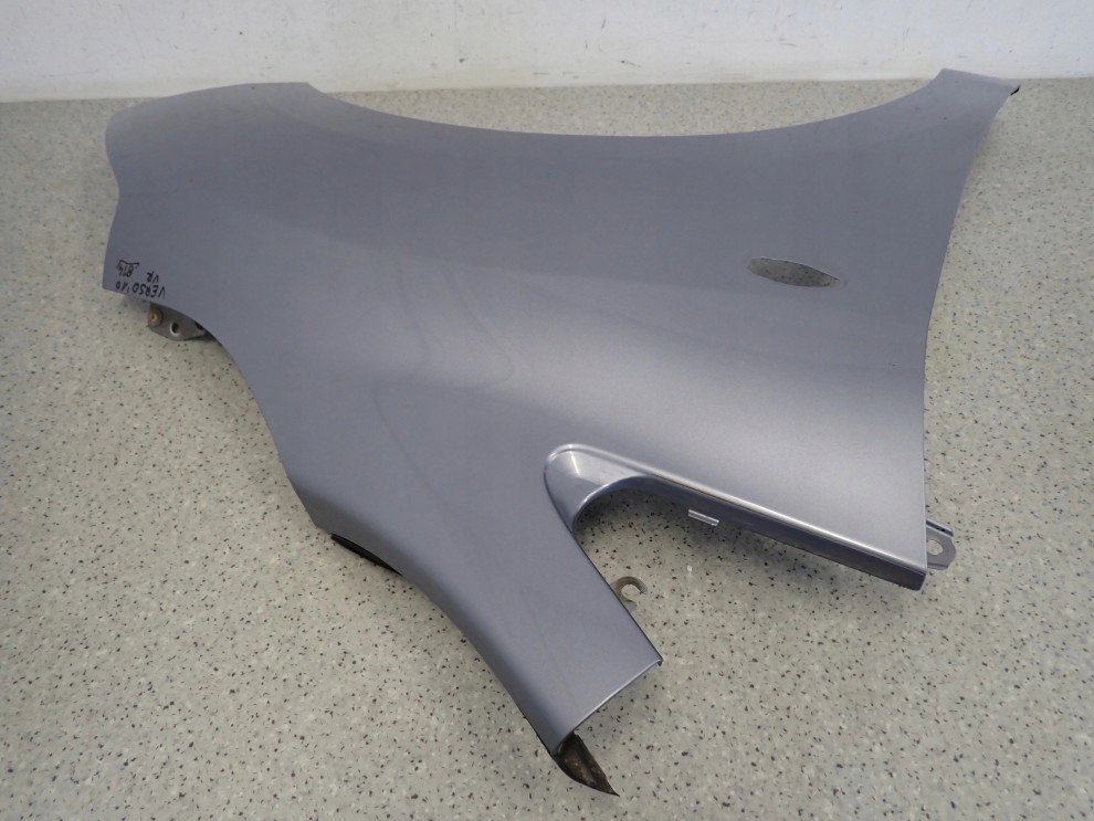 TOYOTA VERSO 09-13 BŁOTNIK PRZEDNI PRAWY 8T4 10/11