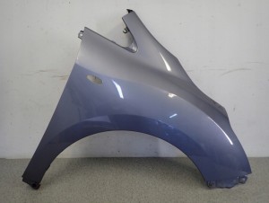 TOYOTA VERSO 09-13 BŁOTNIK PRZEDNI PRAWY 8T4