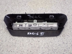 TOYOTA YARIS II 06-11 LAMPA TRZECI STOP DIODY